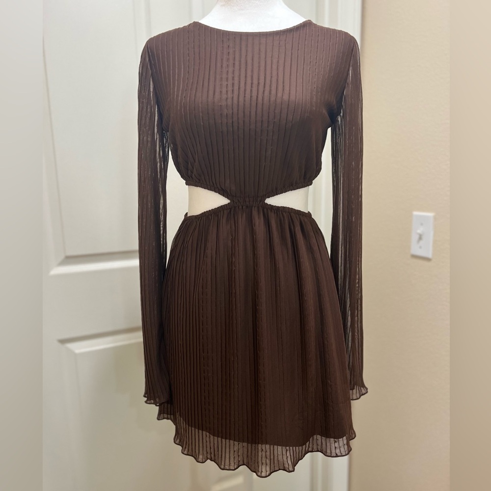 Zara Women's NWT Cut Out Pleated Dress in Chocolate Size Medium